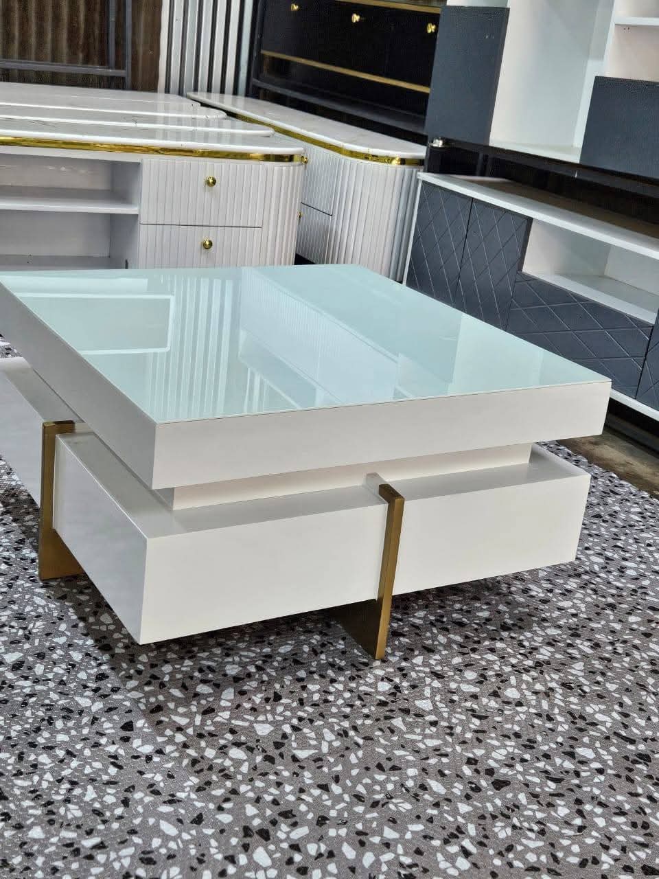 ELEVATE YOUR LIVING SPACE WITH THIS STUNNING WHTE COFFEE TABLE