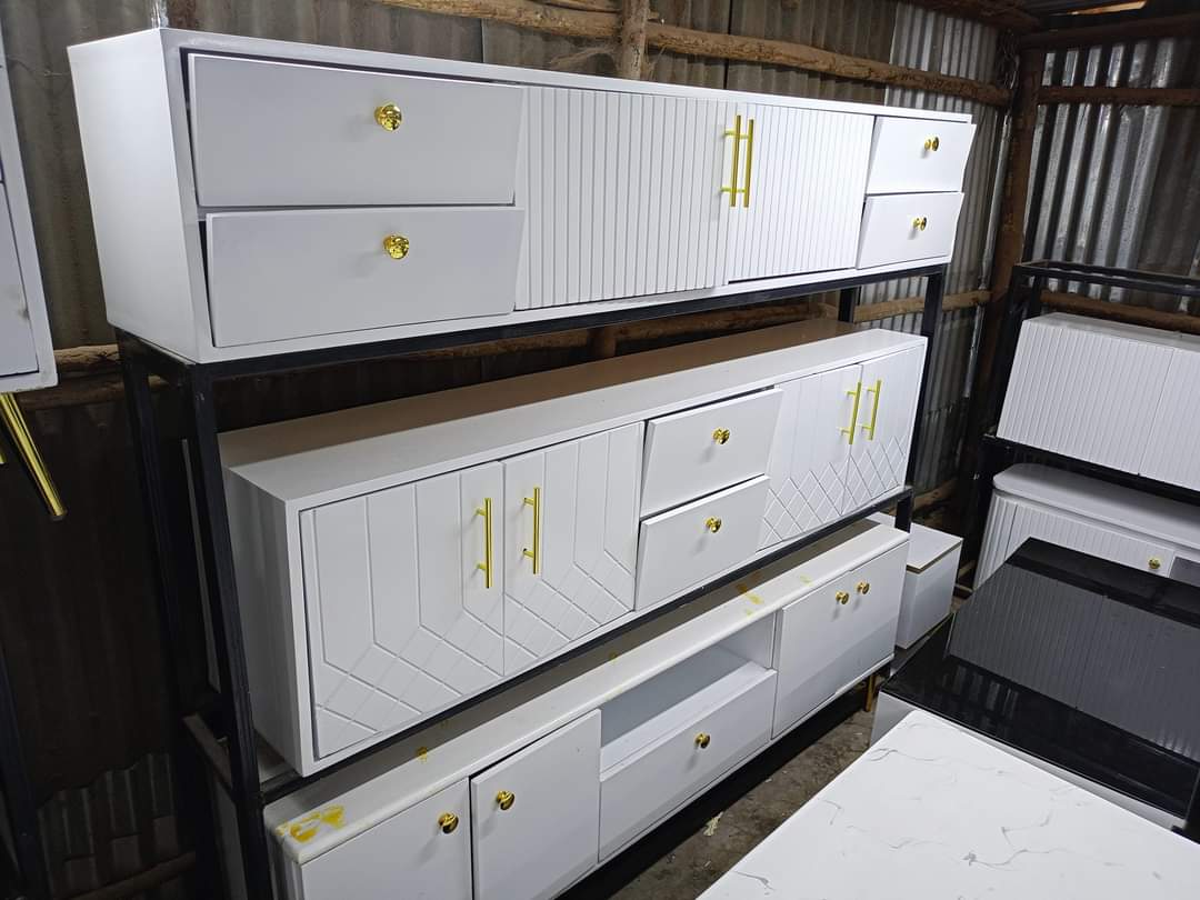 Modern Elegant Tv stand  6fts