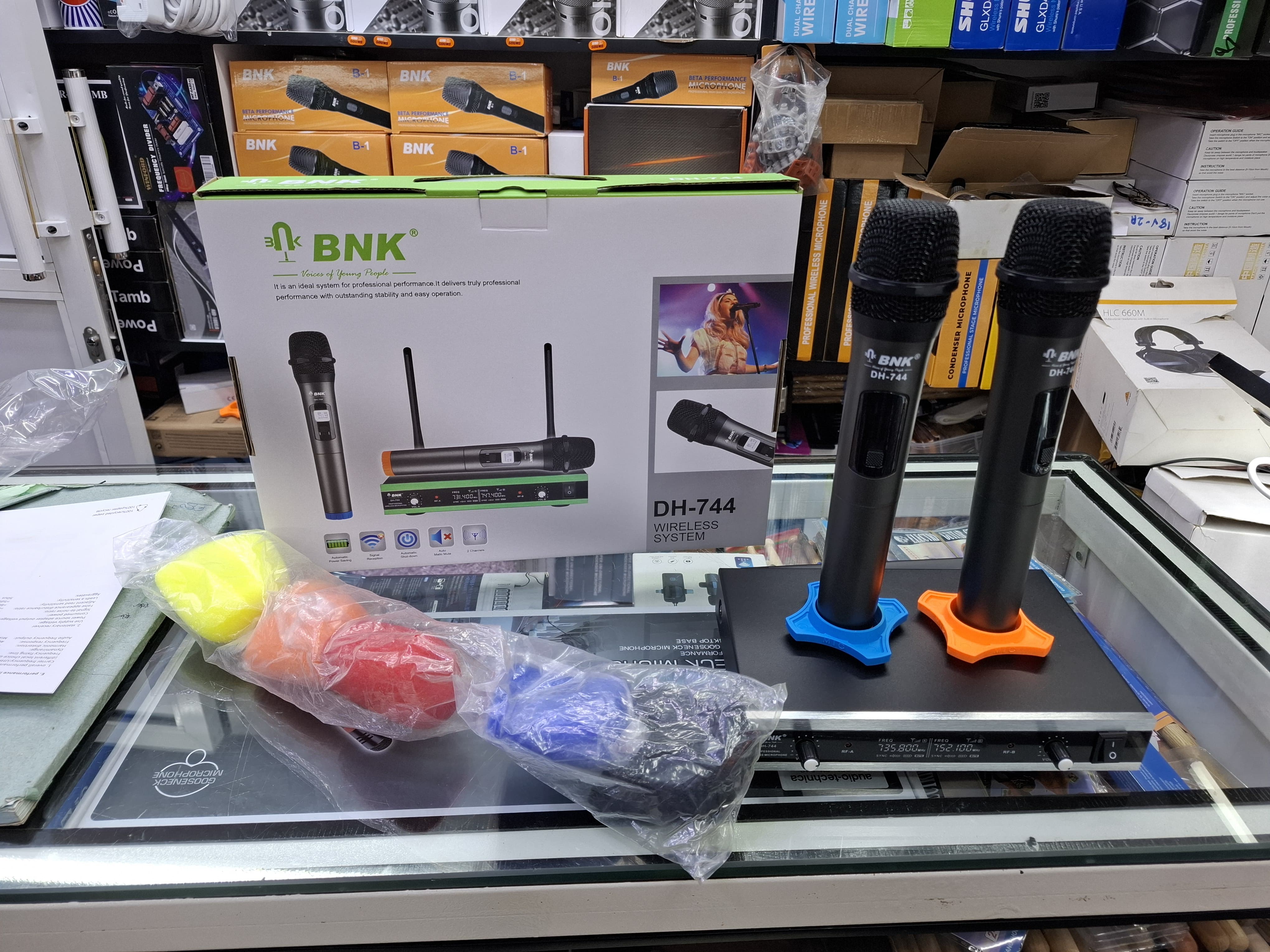 Bnk DH-744 wireless microphone