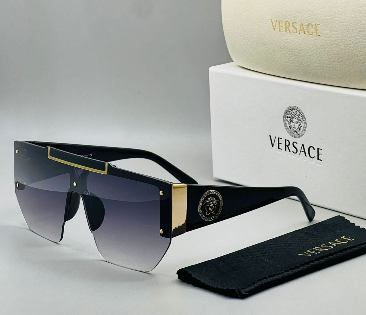 Versace  Uv protect sunglasses - Image 3