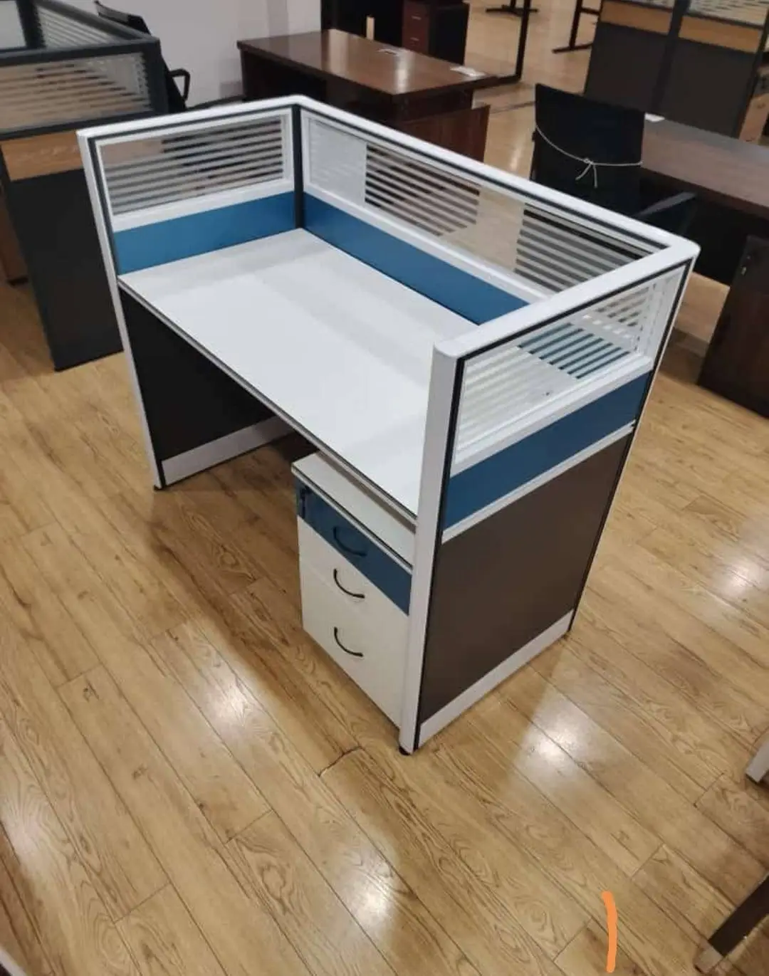 1 Way Workstation
