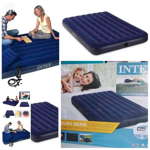 Inflatable mattress with electric pump