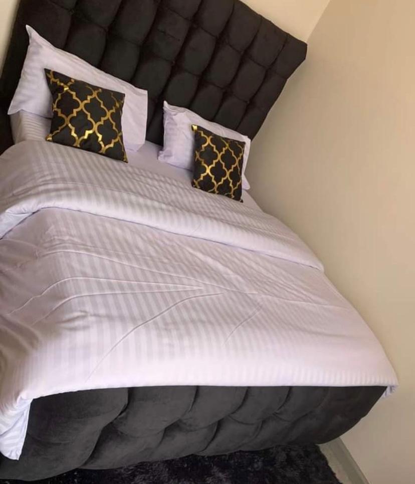 White stripped duvet cover Sets - Image 2