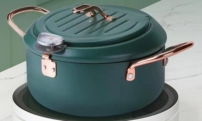 Nordic green coloured 3.4L Frying pot with thermometer - Image 3