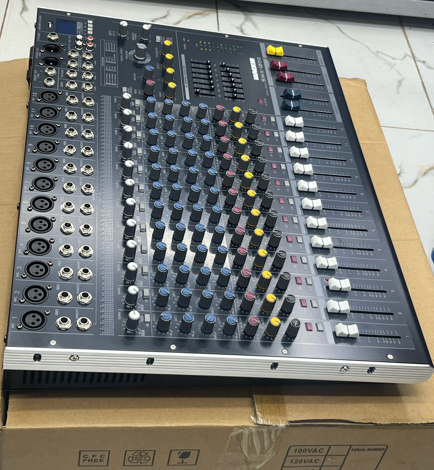 Soundcraft smx1200 ,12 channel mixer - Image 2