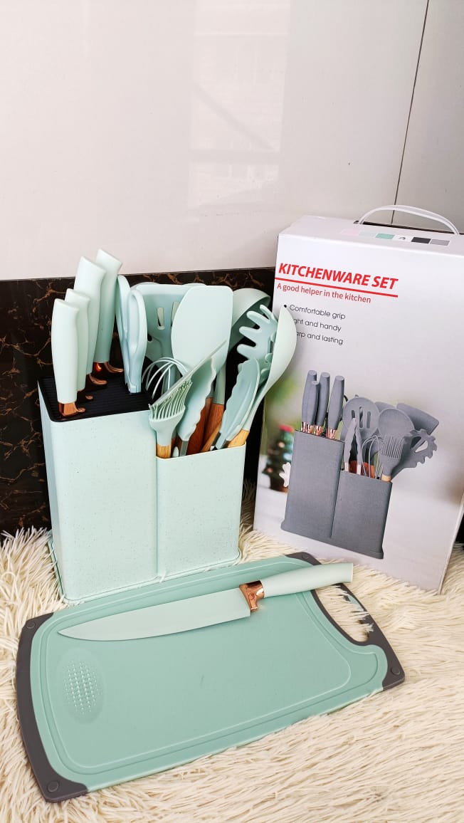 19 pcs Silicon spoons with knives and chopping board - Image 4