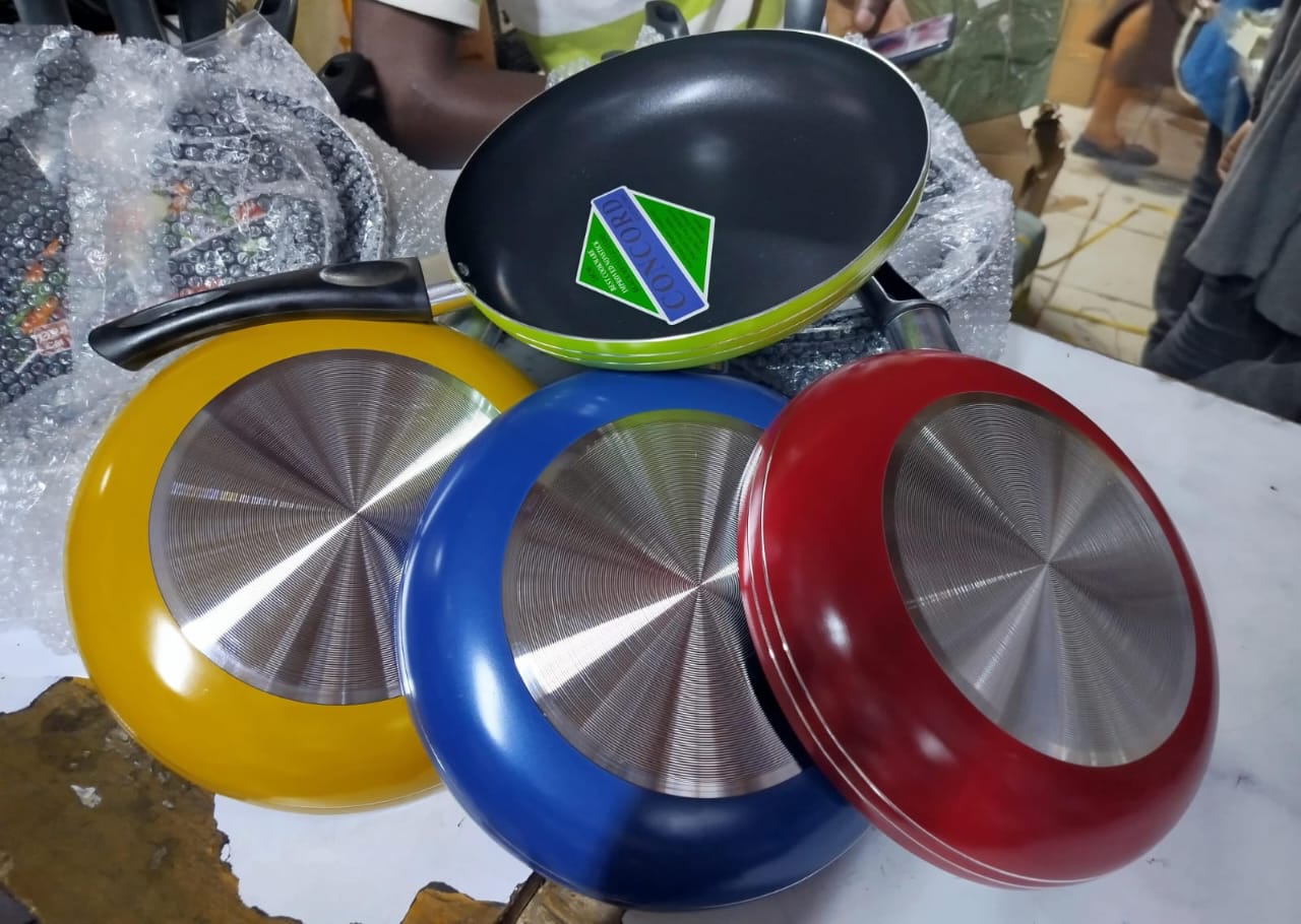 24cm coloured nonstick pan