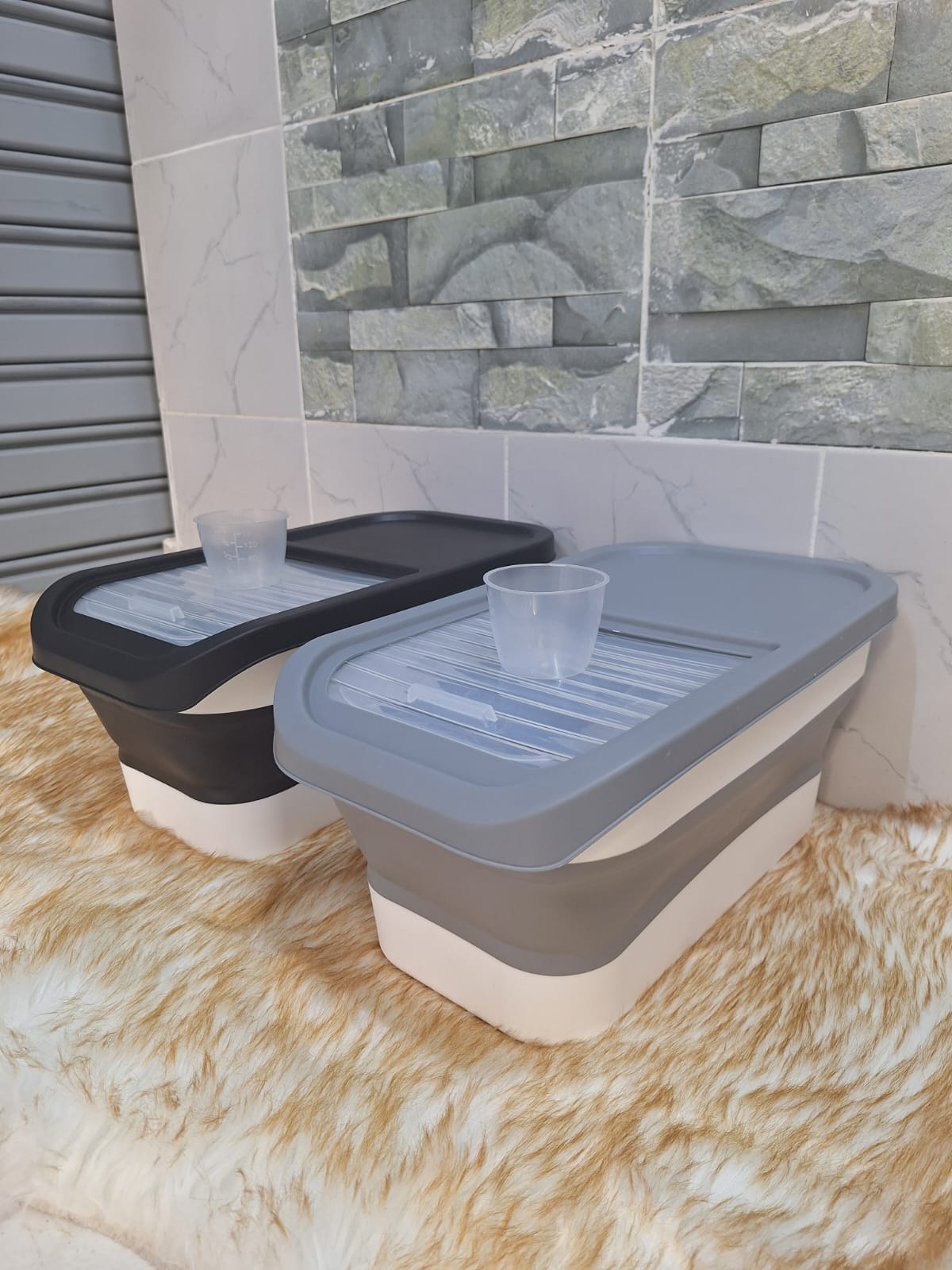 Collapsible cereals storage container - Image 4