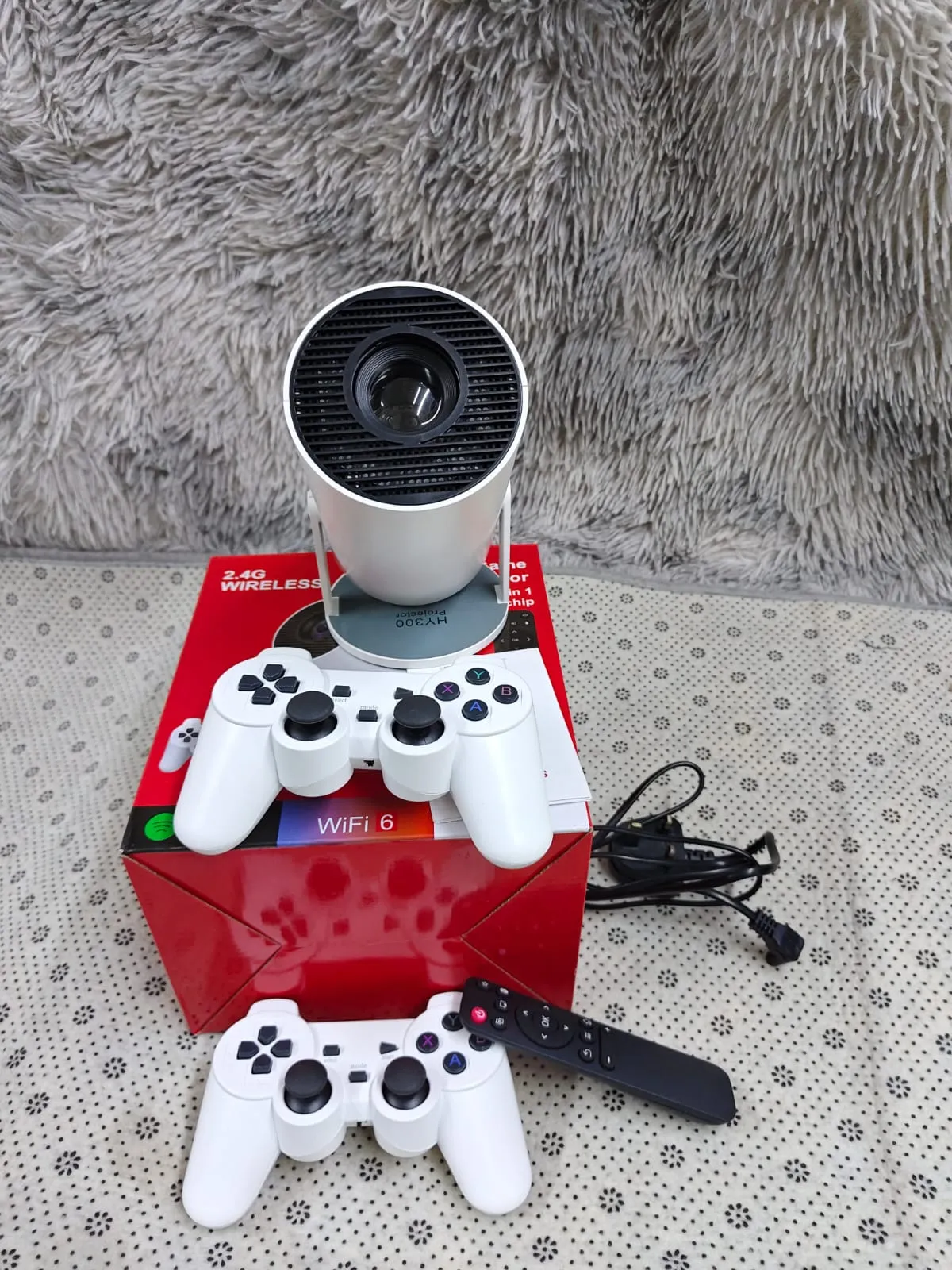 Hy300 android 13 gaming projector with gaming console