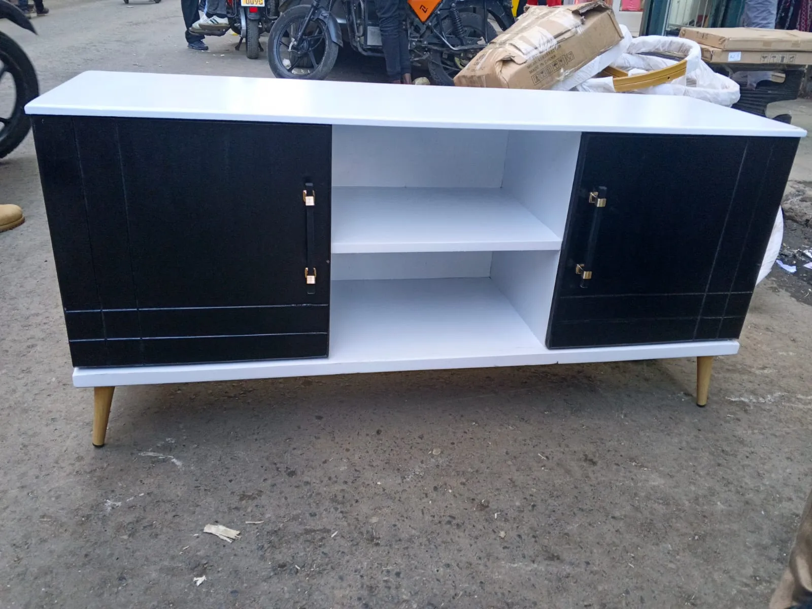 4.5 fts executive american flats tv stand