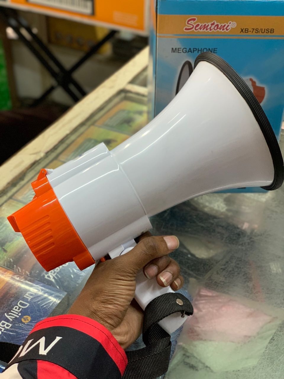 Semitoni Megaphone