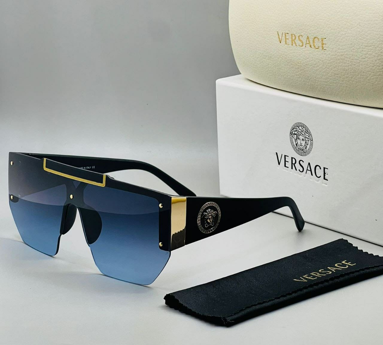 Versace  Uv protect sunglasses - Image 2